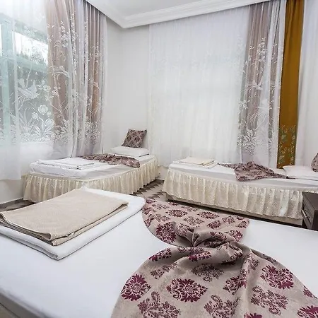 ゲストハウス Santosa 3*